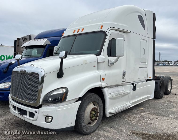 2014 Freightliner Cascadia semi truck - YA1850