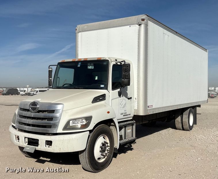 2016 Hino 268 box truck - YA1932