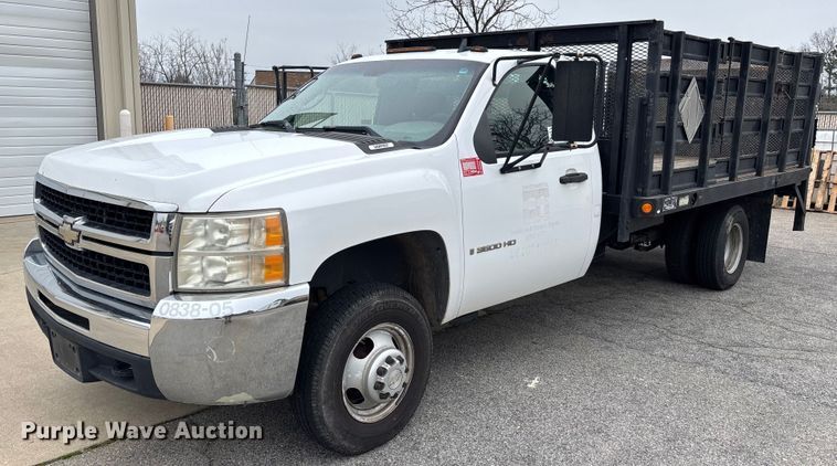 2007 Chevrolet Silverado 3500HD flatbed pickup truck - DU0362
