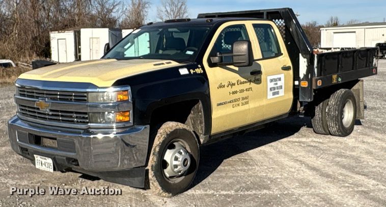 2015 Chevrolet Silverado 3500 Ext. Cab flatbed pickup truck - DU2669