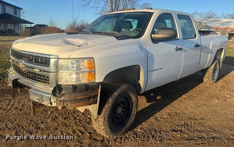 2007 Chevrolet Silverado 3500HD Crew Cab pickup truck - DW6721