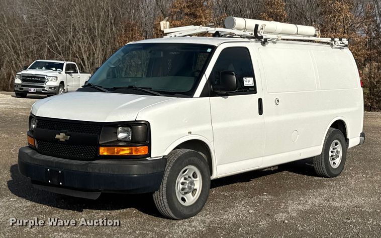 2013 Chevrolet Express van - EA2235