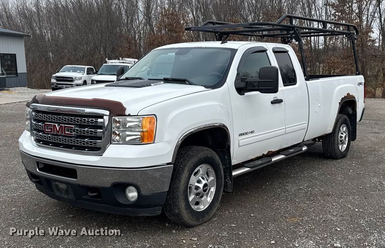 2013 GMC Sierra 2500 Ext. Cab pickup truck - EA2236