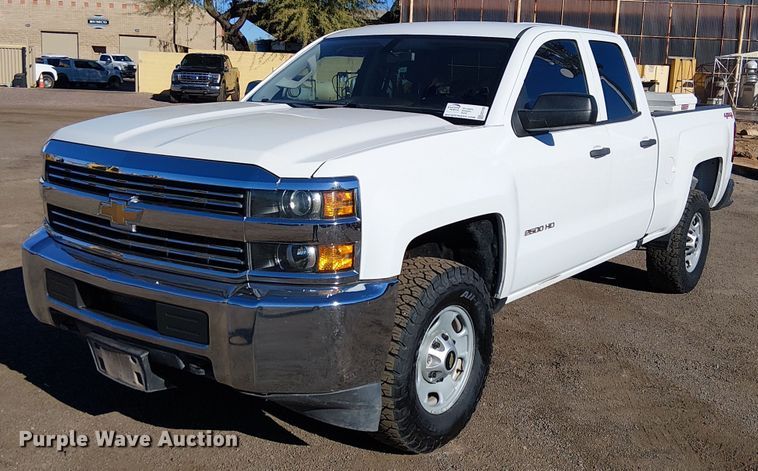 2018 Chevrolet Silverado 2500HD Ext. Cab pickup truck - EE5109