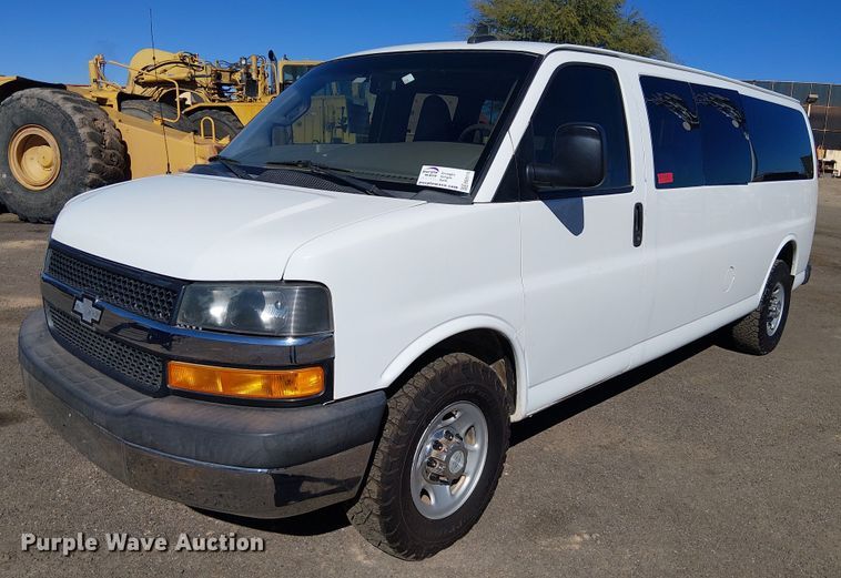 2017 Chevrolet Express 3500 van - EE5115