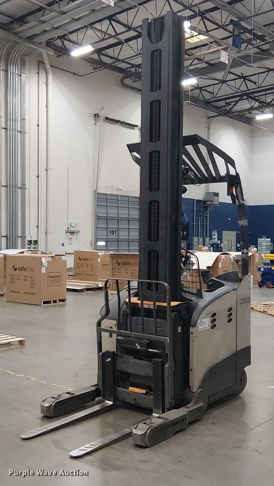 2017 Crown RM6095S-45 order picker - EE5117