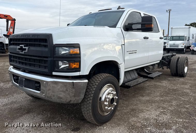 2021 Chevrolet Silverado 5500HD Crew Cab truck cab and chassis - EG1933