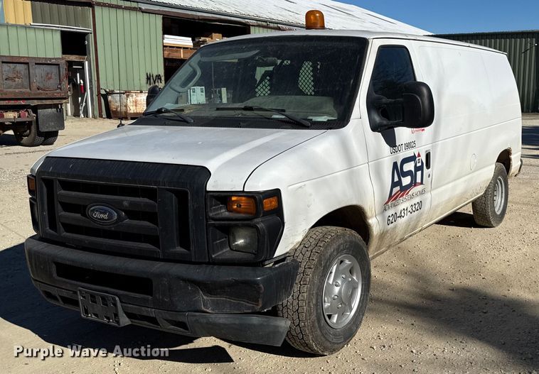 2010 Ford Econoline E250 van - EN0174