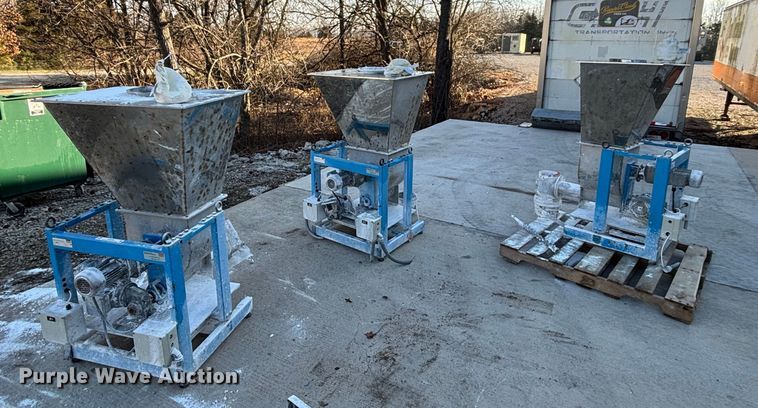 (3) Brabender Technologie Inc. H32-DSR103/150 single screw feeders - EN5936