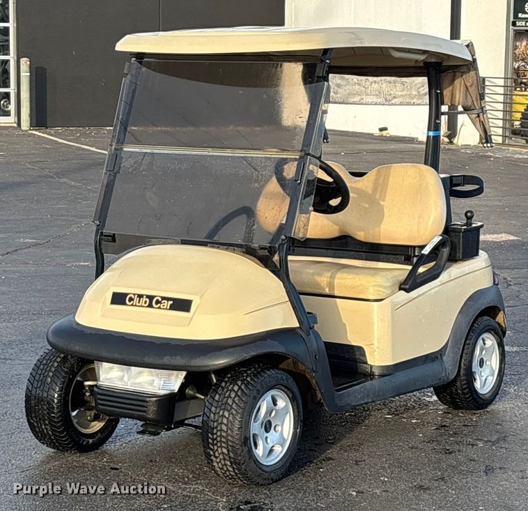 2011 Club Car golf cart - EN5943