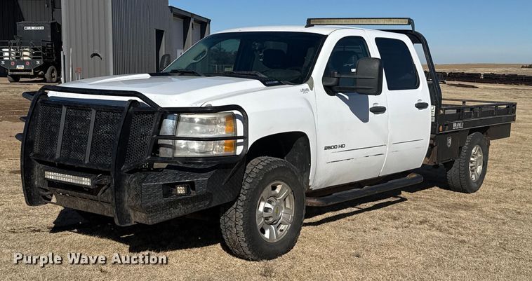 2010 Chevrolet 2500 HD Crew Cab flatbed pickup truck - EP2838