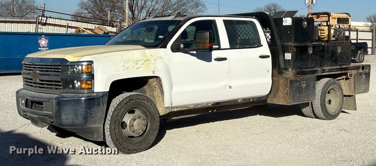 2016 Chevrolet Silverado 3500HD Crew Cab flatbed pickup truck - ES8518