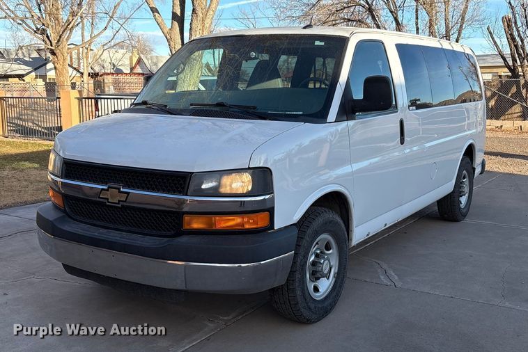 2015 Chevrolet Express 3500 van - EU4757