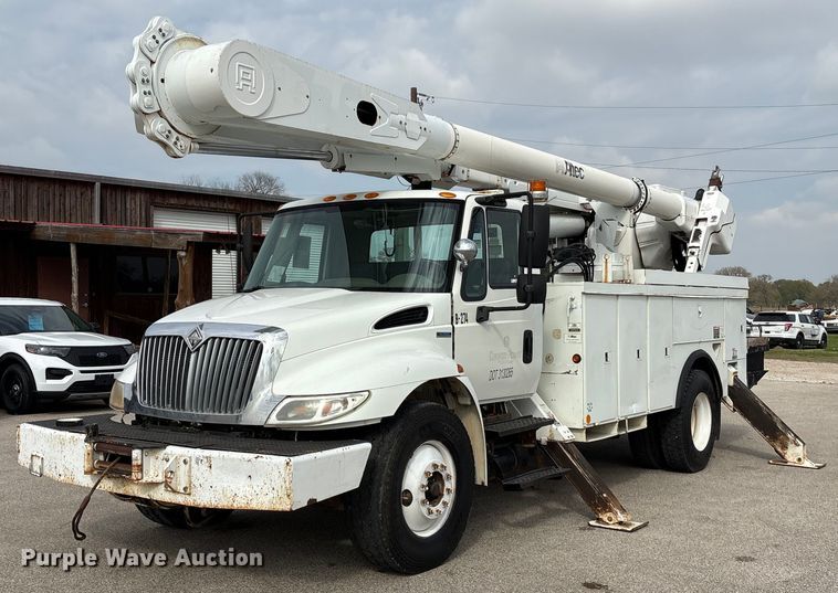 2008 International DuraStar 4300 bucket truck - EU7137