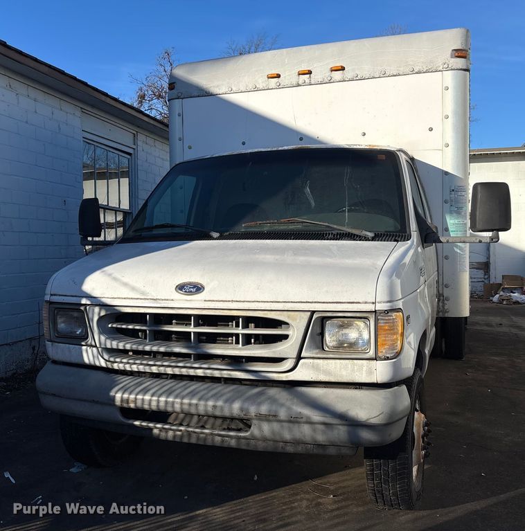 1999 Ford E350 box truck - EV3306