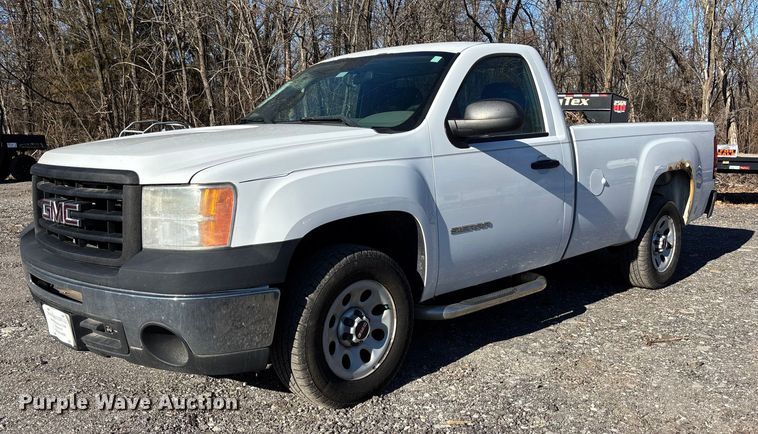 2013 GMC Sierra pickup truck - FG1750