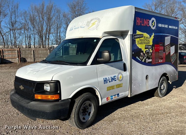 2013 Chevrolet Express 3500 box truck - FG1765