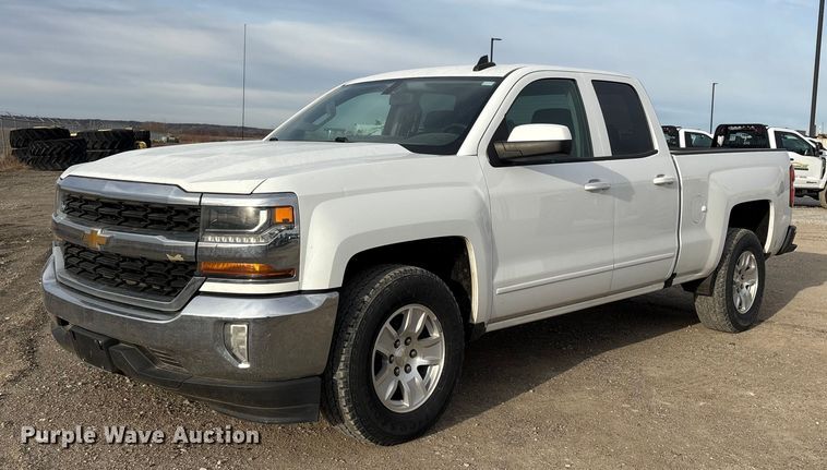 2017 Chevrolet Silverado 1500 Ext. Cab pickup truck - FG2548