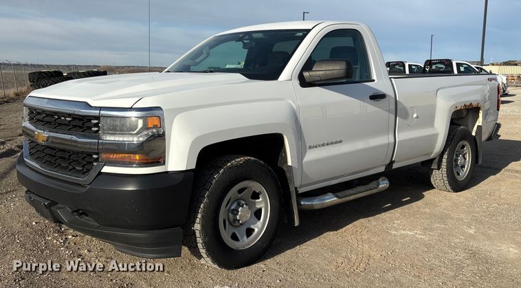 2016 Chevrolet Silverado pickup truck - FG2550