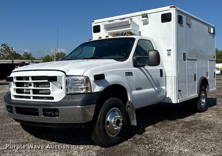 2007 Ford F350 Super Duty ambulance - NU9691