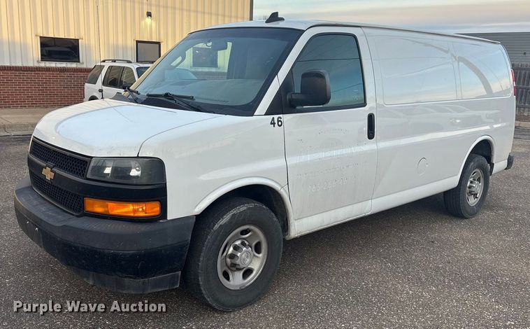 2019 Chevrolet Express 2500 van - OE9375