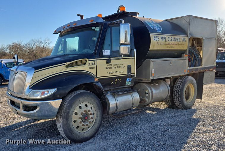 2009 International 4300 sewer jetter truck - DU2670