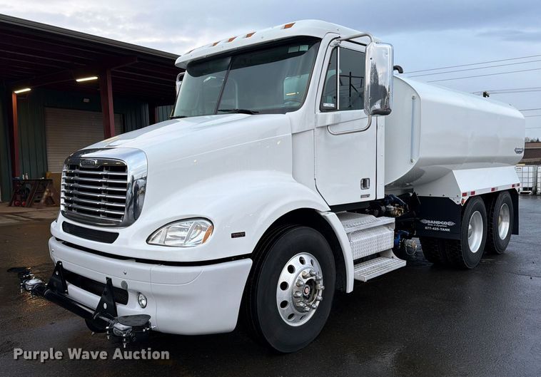 2009 Freightliner Columbia water truck - DX5929