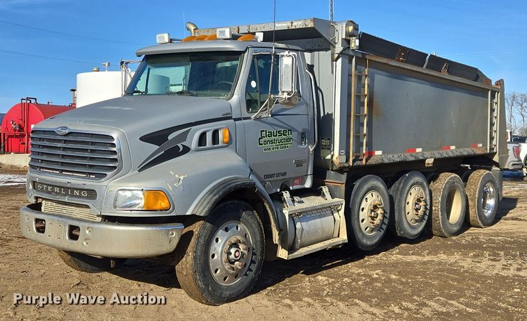 2004 Sterling L9500 dump truck - EB1227