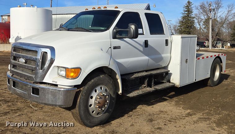 2007 Ford F750 semi truck - EB1229