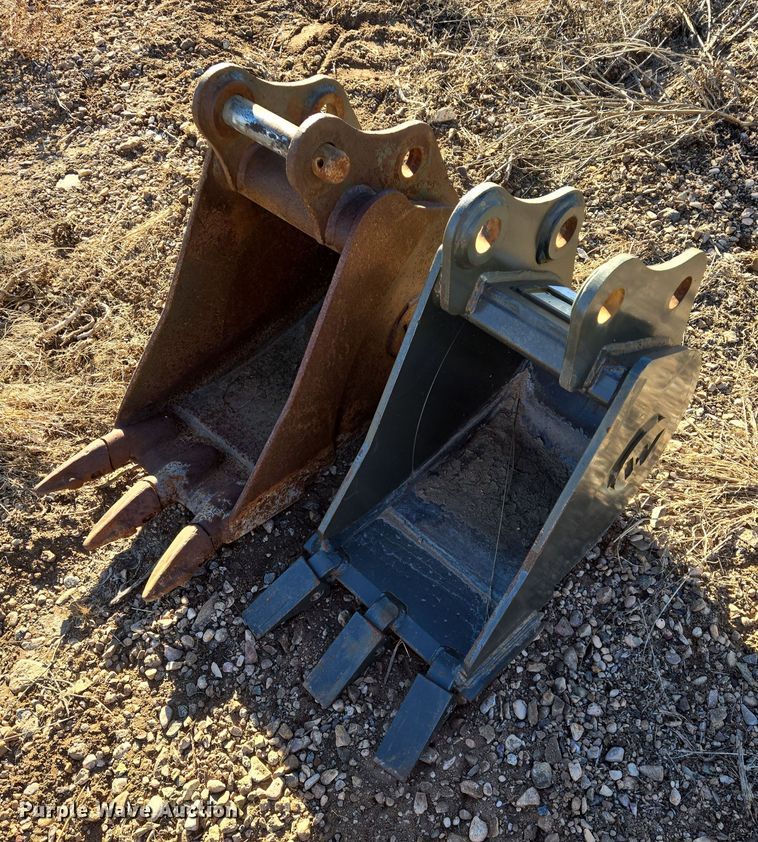 (2) Wacker-Neuson Wacker 28Z3 excavator buckets - EB1246