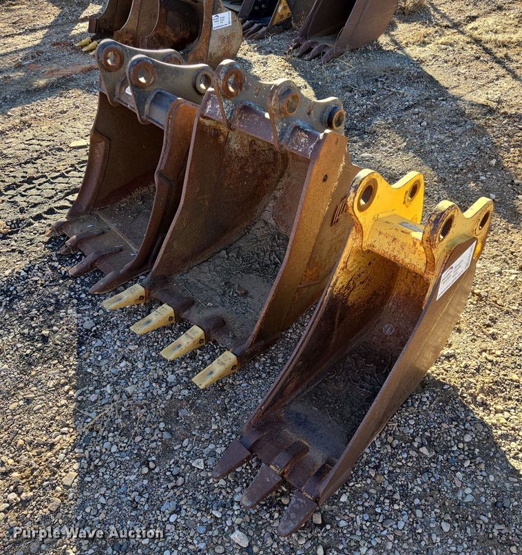 (3) excavator buckets - EB1247