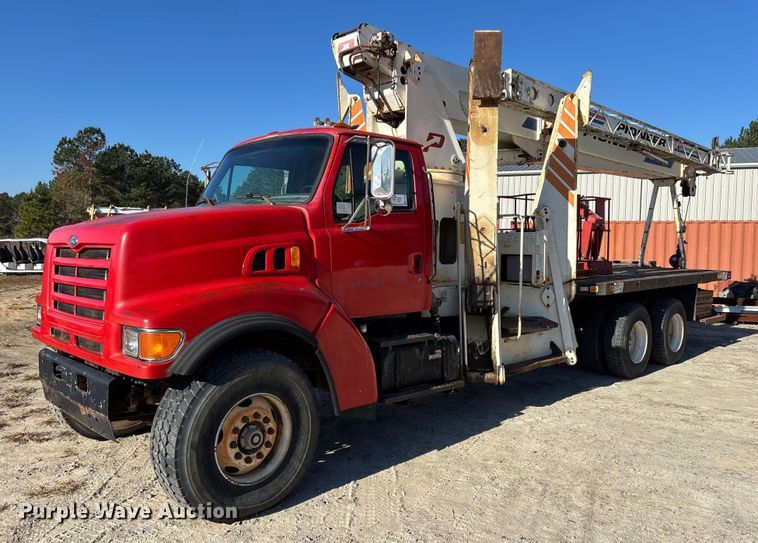 1998 Ford LNT8000 crane truck - EC3902