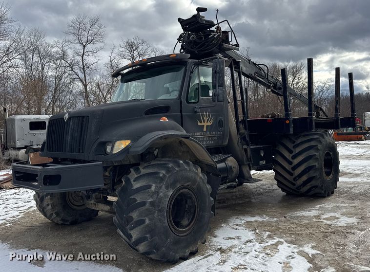 2004 International 7400 log loader truck - EF2343