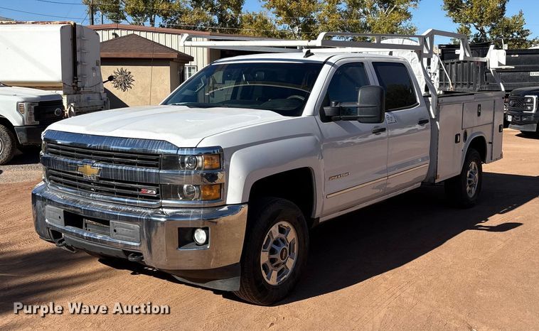 2015 Chevrolet Silverado 2500HD Crew Cab utility bed pickup truck - EF6221
