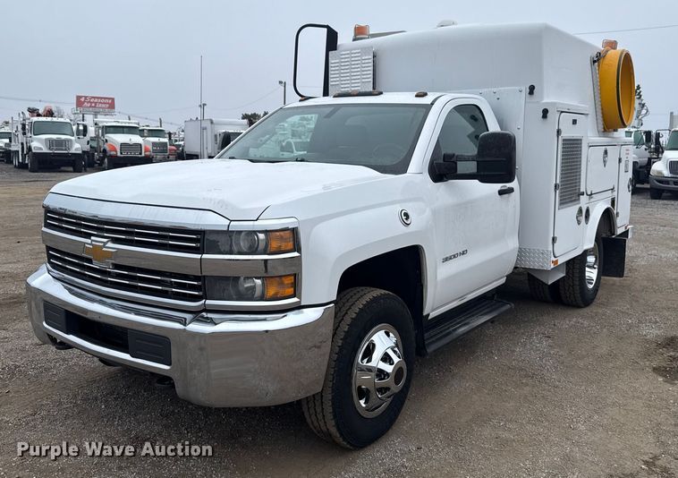 2015 Chevrolet Silverado 3500HD utility bed pickup truck - EG1826