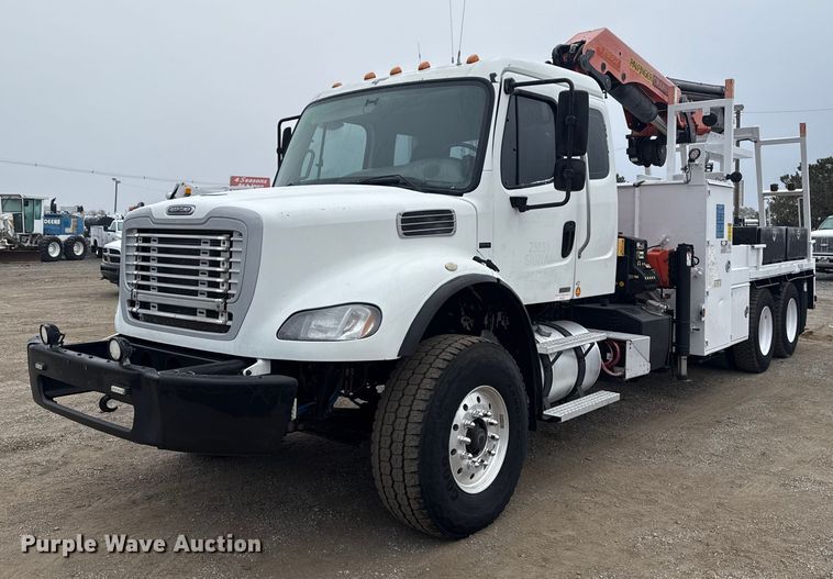 2010 Freightliner Business Class M2 crane truck - EG1827
