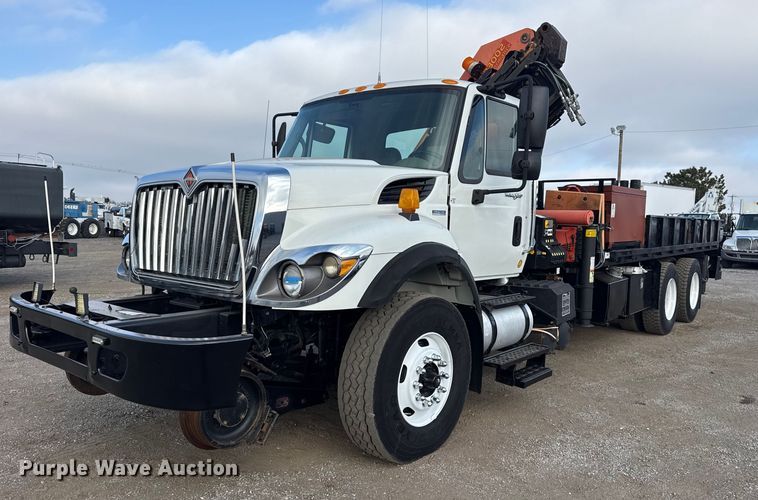 2011 International 7500 crane truck - EG1844