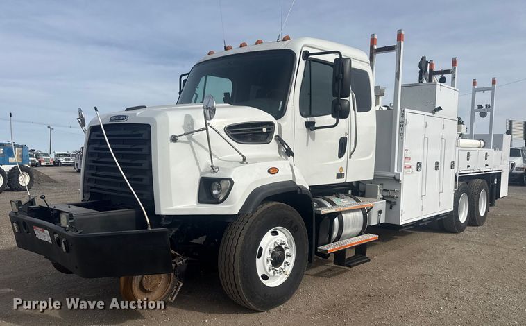 2016 Freightliner 108SD crane truck - EG1905