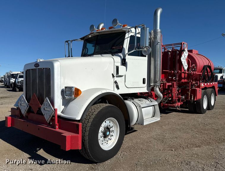 2009 Peterbilt 365 tank truck - EG1930