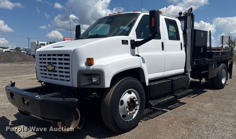2006 Chevrolet C7500 Crew Cab crane truck - EG6165