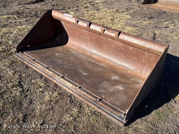 Bobcat skid steer bucket - EN0222