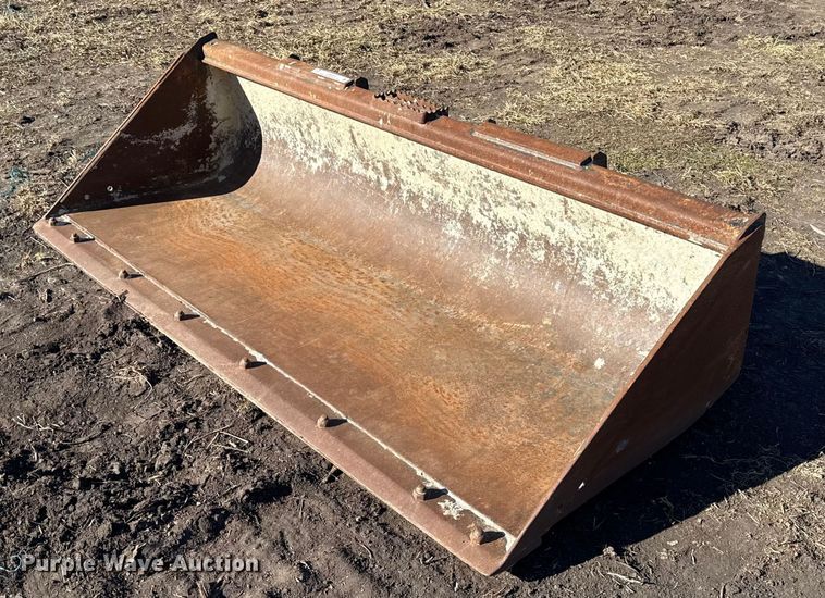 John Deere C78 skid steer bucket - EN0223