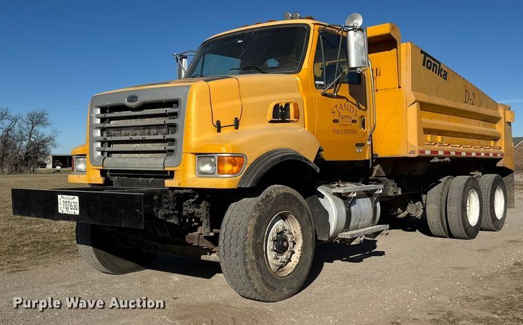 2005 Sterling L9500 dump truck - ET4139