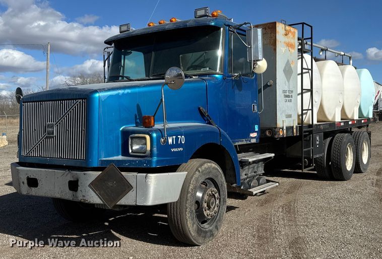 1997 Volvo WG64T tank truck - ET4398