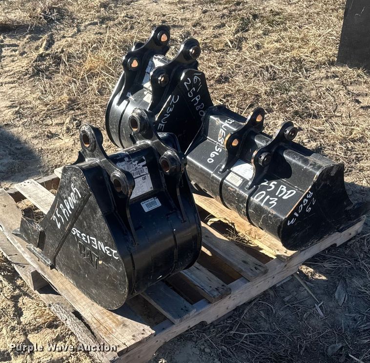Caterpillar (3) Caterpillar mini excavator buckets - FB0607