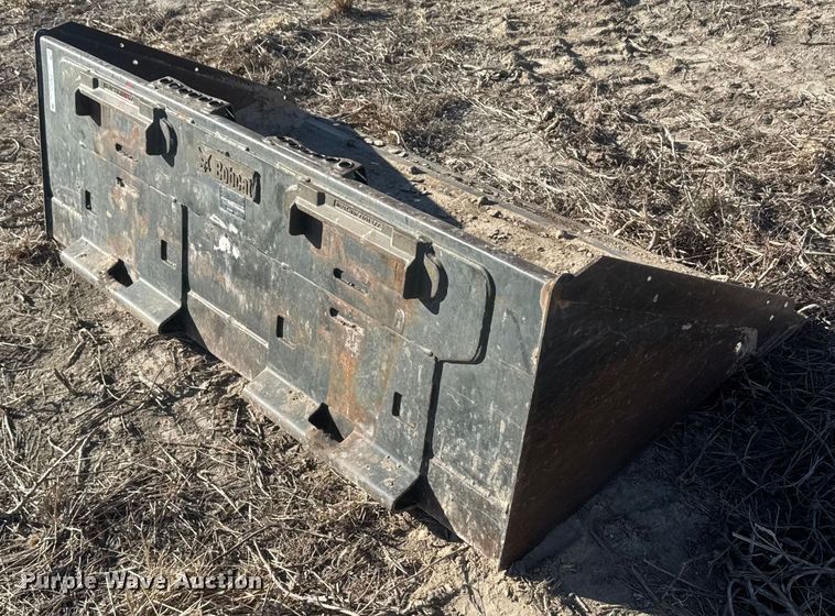 Bobcat 68 Heavy Duty skid steer bucket - FB0610