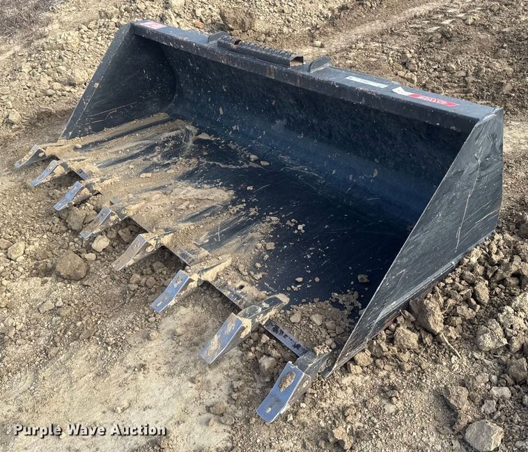 Arrow 2307206WUNT-F skid steer bucket - FB0614