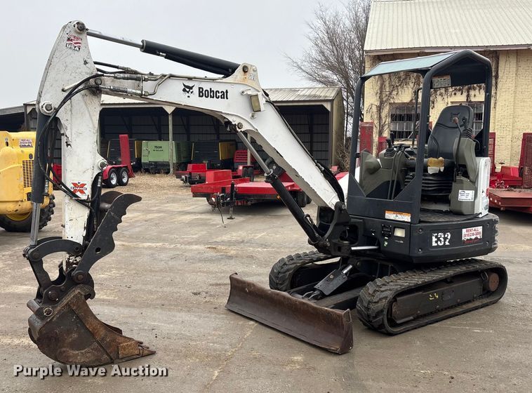 2015 Bobcat E33 mini excavator - FG1725