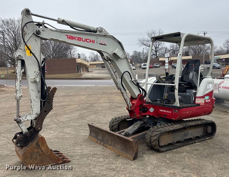 2017 Takeuchi TB240 mini excavator - FG1736
