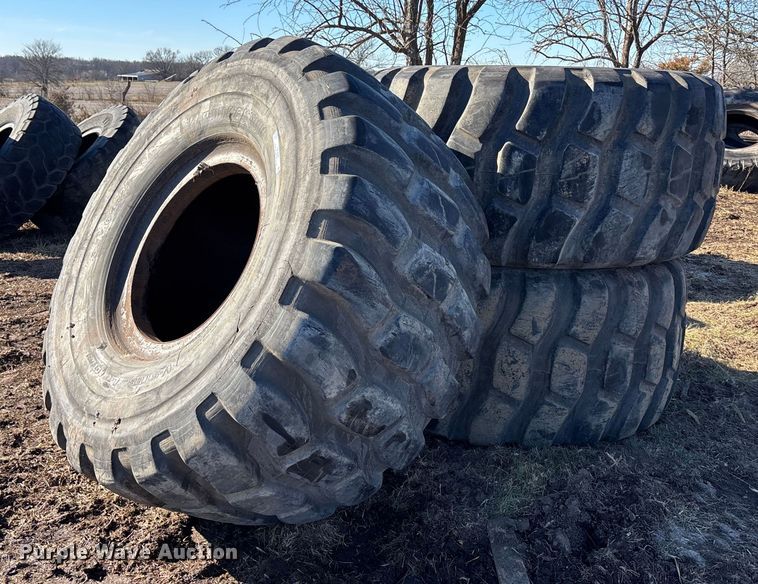 (3) 30/65R25 tires - OE9286
